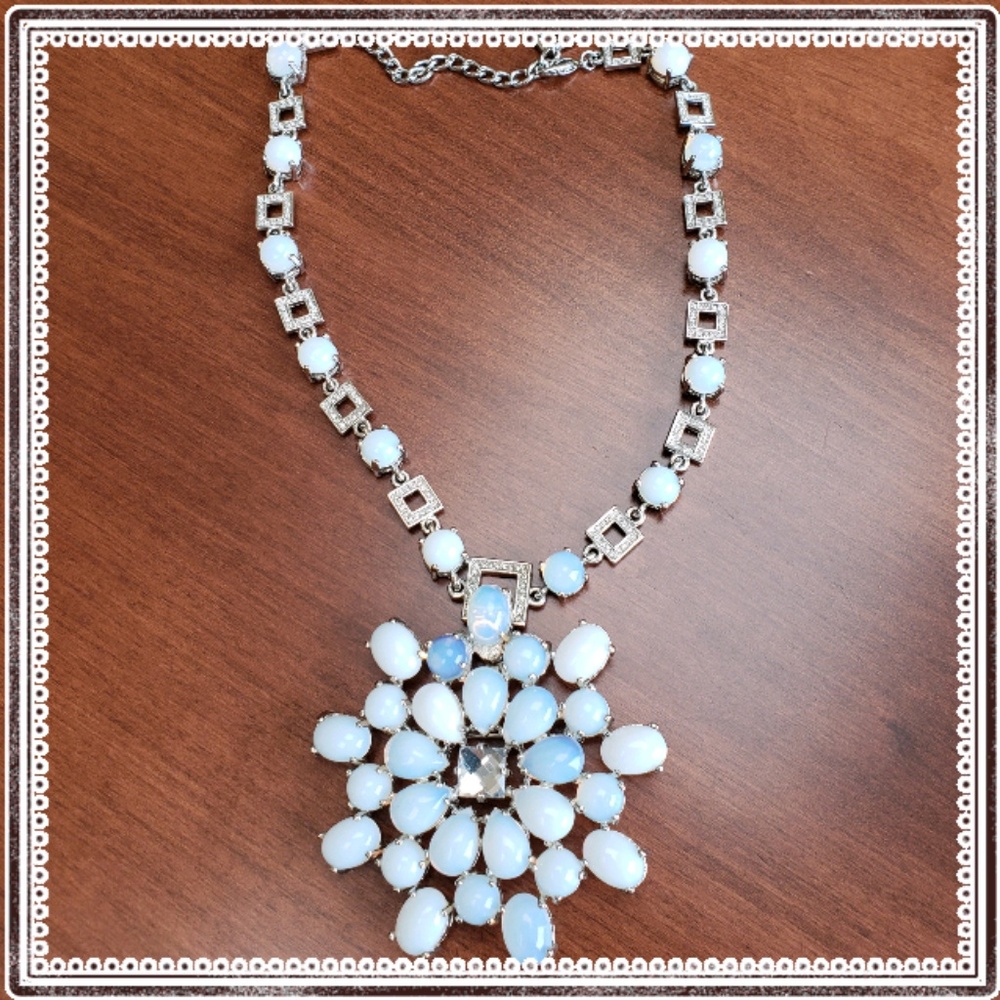 Valeska necklace with pendant/pin